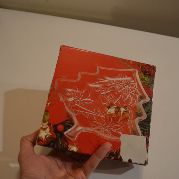 HOME Beautiful (C) (R) Japan Glass Christmas Tree Server Happy Holidays 7.5' - Picture 6 of 6